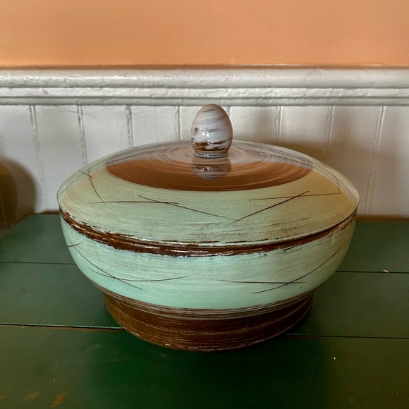 SANTA ANITA WARE LG. COVERED Bowl/ Casserole 9” MCM 1950s - Picture 3 of 8